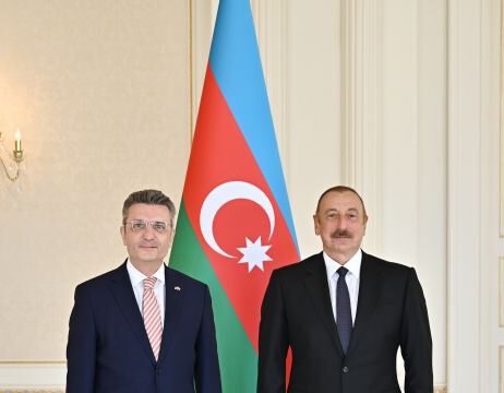 Prezident İlham Əliyev Almaniyanın Azərbaycanda yeni təyin olunan səfirinin etimadnaməsini qəbul edib