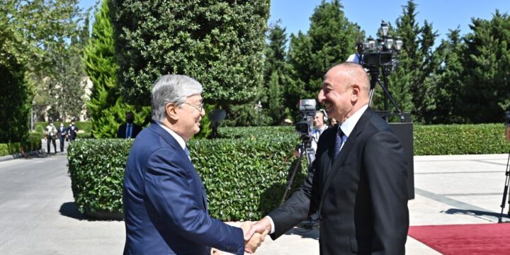 Qazaxıstan Prezidenti Kasım-Jomart Tokayevin rəsmi qarşılanma mərasimi olub