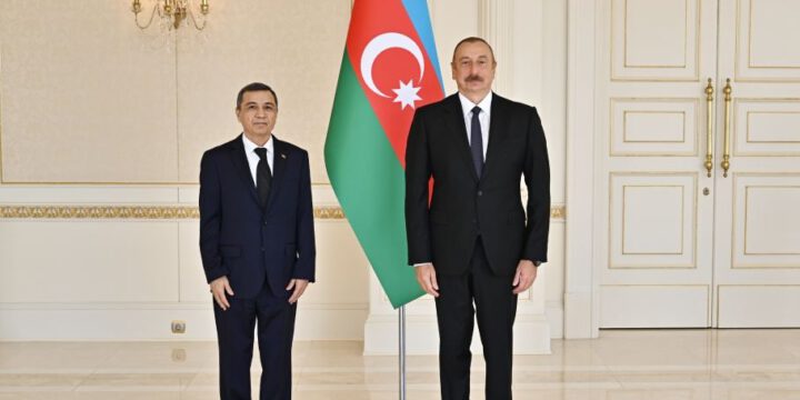 Prezident İlham Əliyev Türkmənistanın Azərbaycanda yeni təyin olunan səfirinin etimadnaməsini qəbul edib