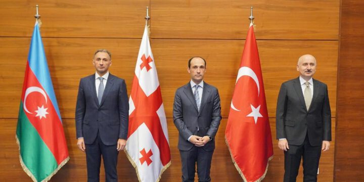 Azərbaycan, Türkiyə və Gürcüstanın nəqliyyat sahəsi üzrə məsul nazirlərinin üçtərəfli görüşü keçirilib