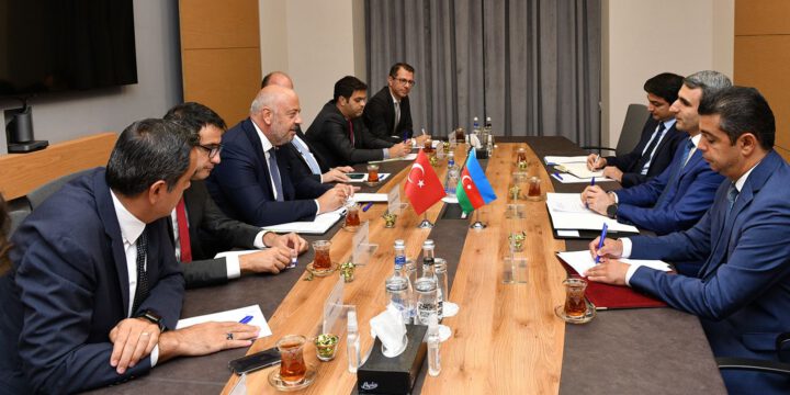 Nazir müavini Rövşən Rüstəmov Türkiyənin ticarət nazirinin müavini ilə görüşüb