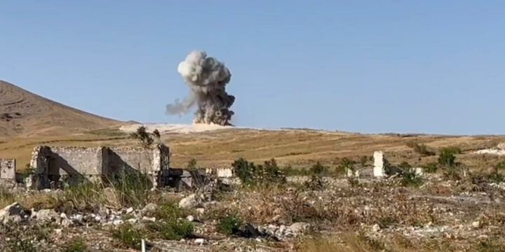 Diplomatlar Füzulidə minaların zərərsizləşdirilməsi prosesini izləyiblər
