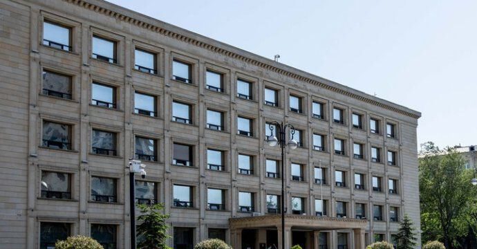 Dövlət Vergi Xidmətinin vəzifəli şəxslərinin geyim formalarının yeni tələbləri müəyyən edilib