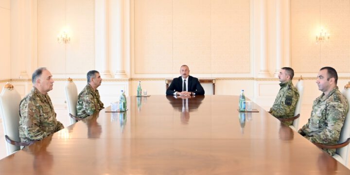 Prezident, Ali Baş Komandan İlham Əliyev Silahlı Qüvvələrin rəhbər heyətinin iştirakı ilə operativ müşavirə keçirib