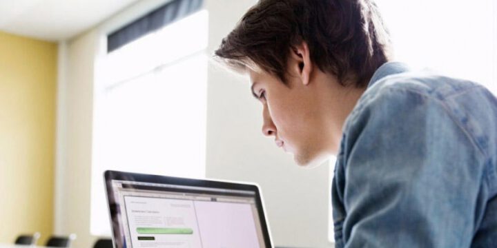 Ali məktəblərin boş qalan plan yerlərinə qəbul olanların qeydiyyatı davam edir