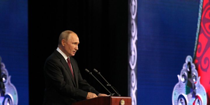 Vladimir Putin Ukraynanı danışıqlar masası arxasına çağırıb