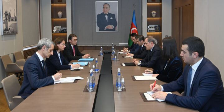 Ceyhun Bayramov Fransa Prezidentinin müşaviri ilə regiondakı vəziyyəti müzakirə edib