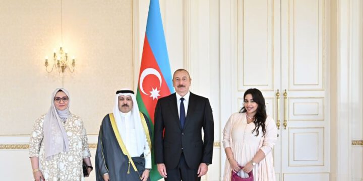 Prezident İlham Əliyev Küveytin Azərbaycanda yeni təyin olunan səfirinin etimadnaməsini qəbul edib
