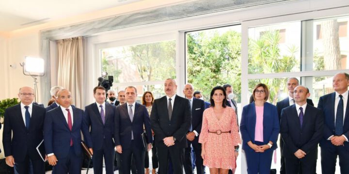 Prezident İlham Əliyev Romada İtaliya-Azərbaycan Universitetinin yaradılması ilə əlaqədar imzalanmış sənədlərin mübadiləsi mərasimində iştirak edib