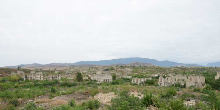 Xarici səyahətçilər Füzuli şəhərinin mərkəzində olublar