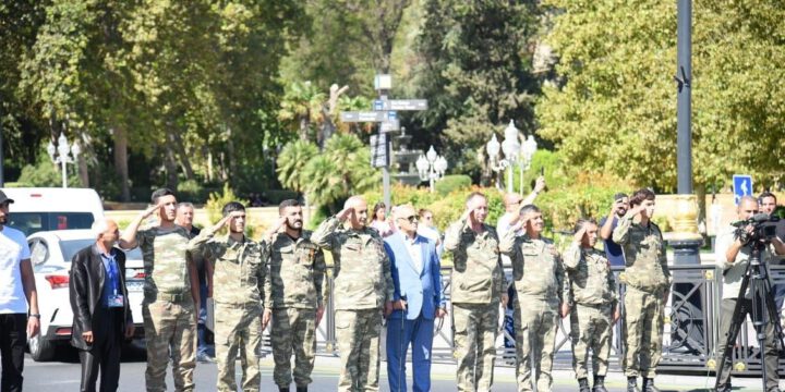 Vətən Müharibəsi şəhidlərinin xatirəsi bütün ölkə ərazisində bir dəqiqəlik sükutla yad edilib