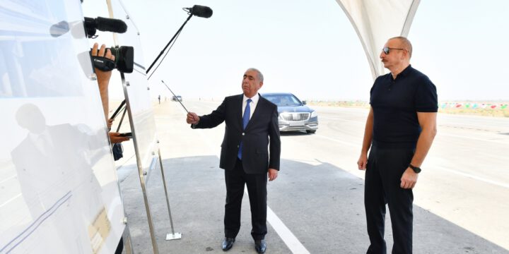 Prezident İlham Əliyev Bərdə-Ağdam avtomobil yolunda görülən işlərlə tanış olub