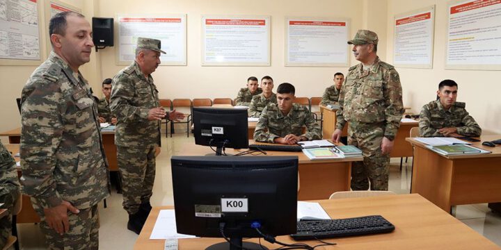 Müdafiə naziri gənc zabitlərin təlim-məşq prosesi ilə tanış olub