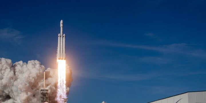 “SpaceX” şirkəti yeni “Starlink” internet peykləri qrupunu orbitə çıxarıb