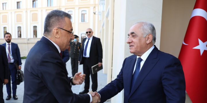 Baş nazir Əli Əsədov Türkiyənin Vitse-prezidenti Fuat Oktayla görüşüb