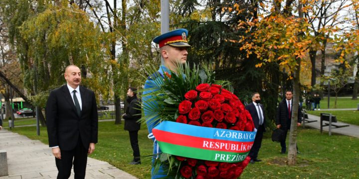 Prezident İlham Əliyev Belqraddakı Taşmaydan parkında Ümummilli Lider Heydər Əliyevin və Milorad Paviçin abidələrini ziyarət edib