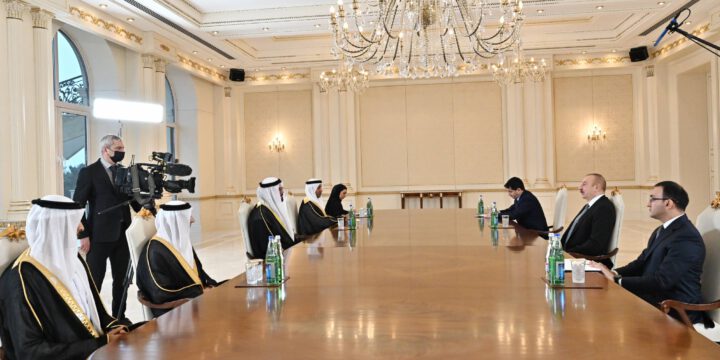 Prezident İlham Əliyev Birləşmiş Ərəb Əmirliklərinin Kabinet işləri nazirini qəbul edib