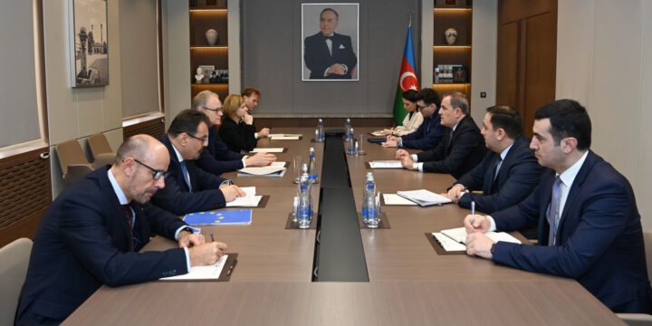 Aİ rəsmisi Ermənistanın Laçın yolundan hərbi məqsədlər üçün istifadə etməsi barədə məlumatlandırılıb