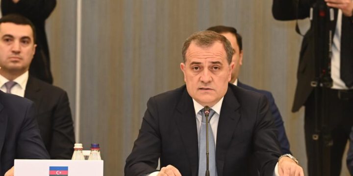 Ceyhun Bayramov Azərbaycan-Türkiyə-Qazaxıstan XİN rəhbərlərinin iclasında çıxış edir