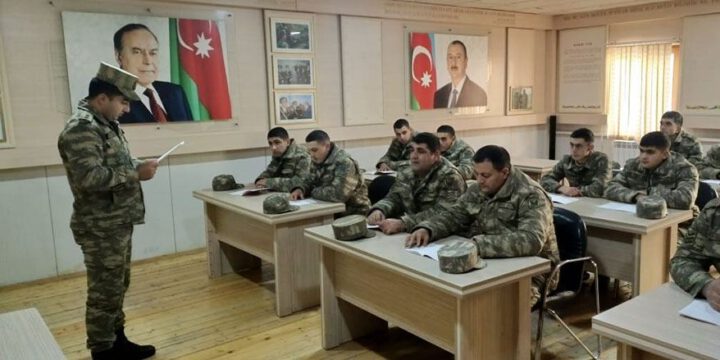 Azərbaycan Ordusunda ictimai-siyasi hazırlıq məşğələləri keçirilir 