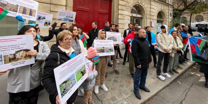 Azərbaycan diasporunun nümayəndələri Fransa Senatının qarşısında etiraz aksiyası keçirirlər