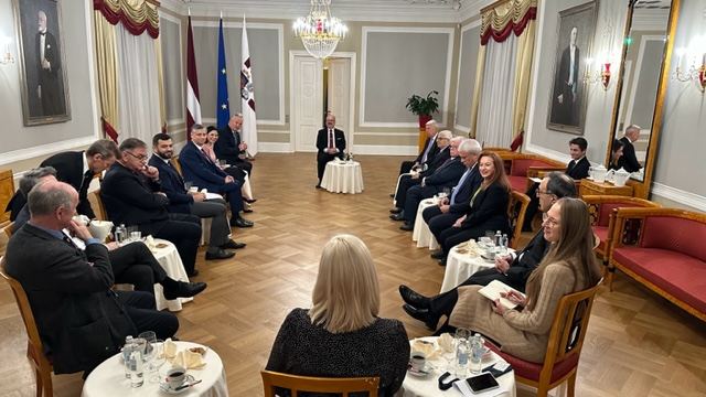 Latviya Prezidenti Nizami Gəncəvi Beynəlxalq Mərkəzinin üzvlərini qəbul edib