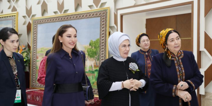 First Lady of Azerbaijan Mehriban Aliyeva viewed exhibitions of fine and decorative arts in city of Turkmenbashi