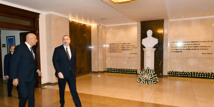 President Ilham Aliyev viewed conditions created in administrative building of Western Azerbaijan Community