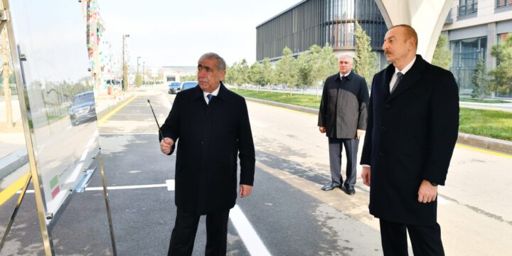 Prezident İlham Əliyev Bakı Ağ Şəhərin Mərkəzi Park Kvartalında bir sıra infrastruktur obyektlərinin inşası ilə tanış olub, Qarabağ Atları Kompleksinin təməlini qoyub