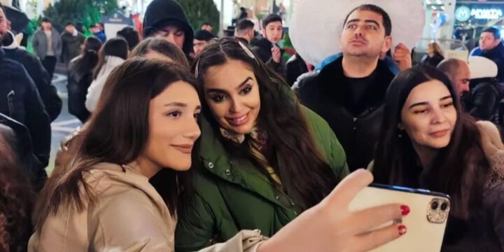 Heydər Əliyev Fondunun vitse-prezidenti Leyla Əliyeva paytaxt sakinləri ilə görüşüb