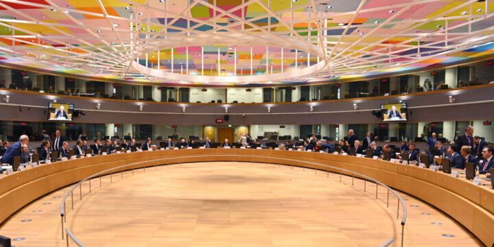 Ceyhun Bayramov Brüsseldə keçirilən iclasda çıxış edir