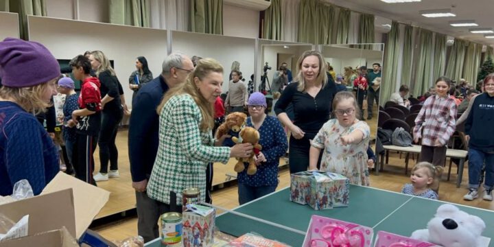 Heydər Əliyev Fondunun vitse-prezidenti Leyla Əliyevanın təşəbbüsü ilə Fondun Rusiyadakı nümayəndəliyinin əməkdaşları Ailə Tərbiyəsinə Dəstək Mərkəzində olublar