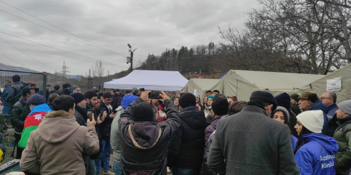 Laçın yolunda Azərbaycanlıların dinc aksiyası davam edir