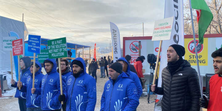 Qarlı havaya baxmayaraq etiraz aksiyası davam edir