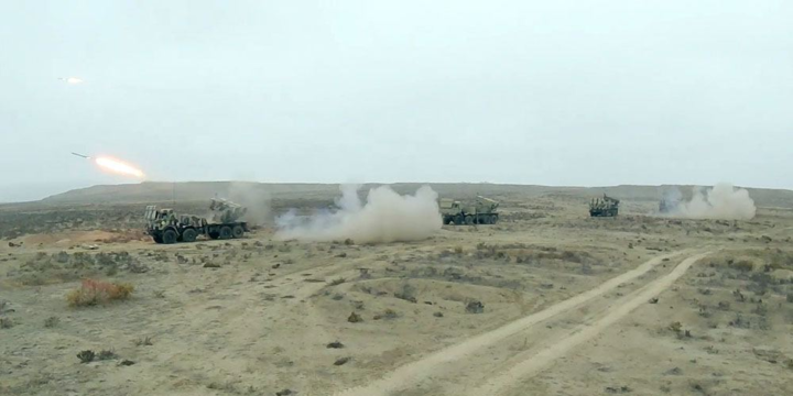 Raket və Artilleriya Qoşunlarında döyüş atışlı təlim keçirilir