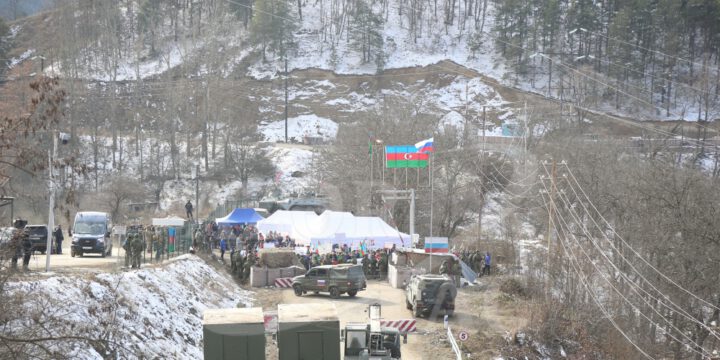 Rusiya sülhməramlıları etiraz aksiyası keçirilən yerin yaxınlığında yaşayış konteynerləri quraşdırıblar