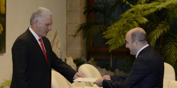 Azerbaijani Ambassador presents his credentials to Cuban President