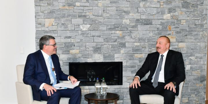 Prezident İlham Əliyevin Davosda “CISCO” şirkətinin qlobal innovasiyalar üzrə vitse-prezidenti ilə görüşü olub 