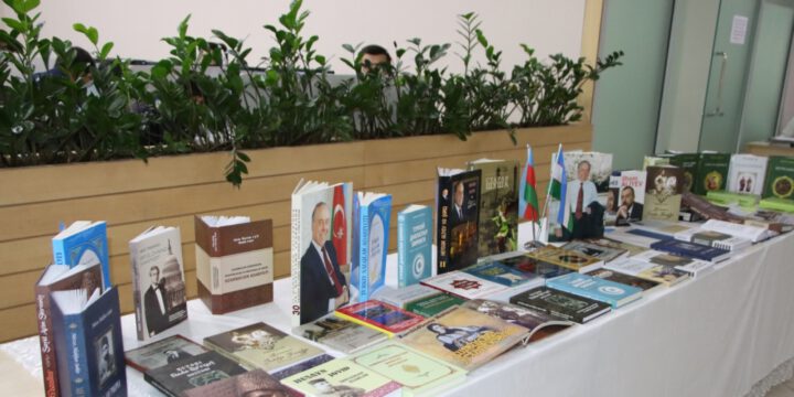 Azərbaycana dair zəngin kitab kolleksiyası Özbəkistandakı 14 mərkəzi kitabxanaya hədiyyə edilib