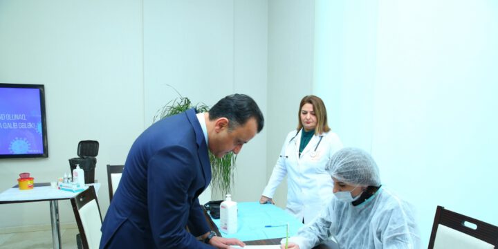 TƏBİB-in rəhbər işçiləri və əməkdaşları qripə qarşı peyvənd olunublar