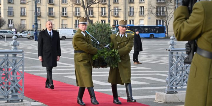 President Ilham Aliyev visited tomb of unknown soldier in Budapest