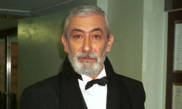 Vaxtanq Kikabidze vəfat edib