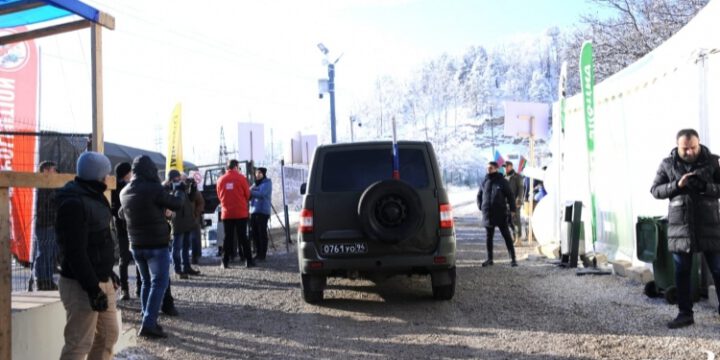 Two more vehicles belonging to Russian peacekeepers passed freely along Lachin-Khankandi road