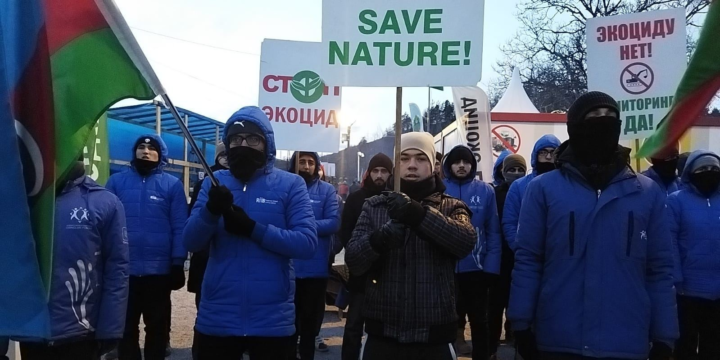Qarlı havaya baxmayaraq, Laçın yolunda etiraz aksiyası 31 gündür davam edir