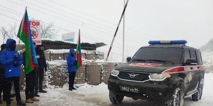 Russian peacekeepers’ passenger car passed freely along Lachin-Khankandi road