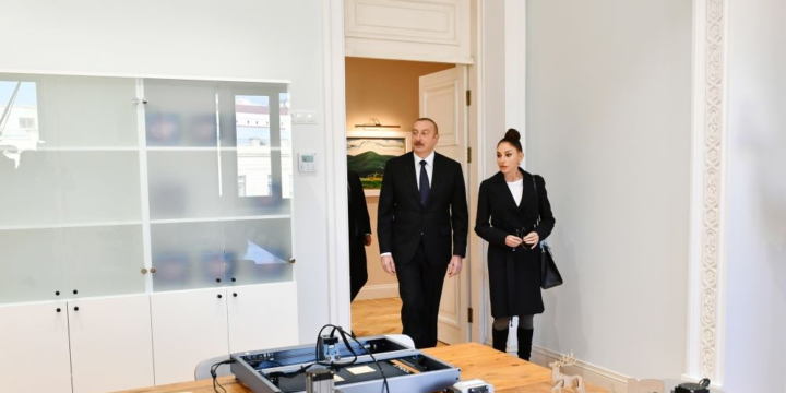 Prezident İlham Əliyev və Birinci xanım Mehriban Əliyeva Bakıda Uşaq-Gənclər İnkişaf Mərkəzində əsaslı təmirdən sonra yaradılan şəraitlə tanış olublar