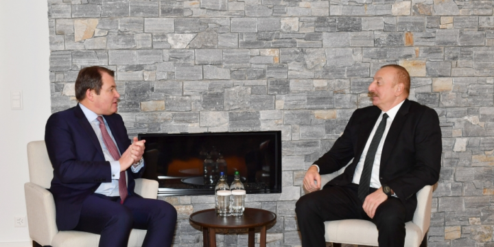 Prezident İlham Əliyevin Davosda Avropa Yenidənqurma və İnkişaf Bankının birinci vitse-prezidenti ilə görüşü olub