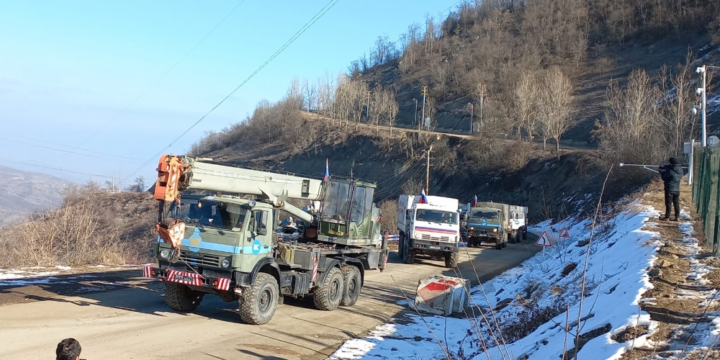 Russian peacekeepers’ vehicles passed freely through protest area