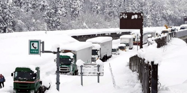 Heavy snow, powerful winds disrupt transportation in Japan