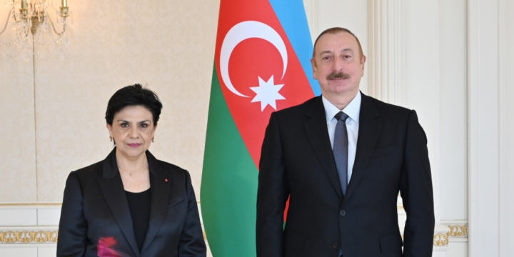 President Ilham Aliyev received credentials of incoming ambassador of Mexico